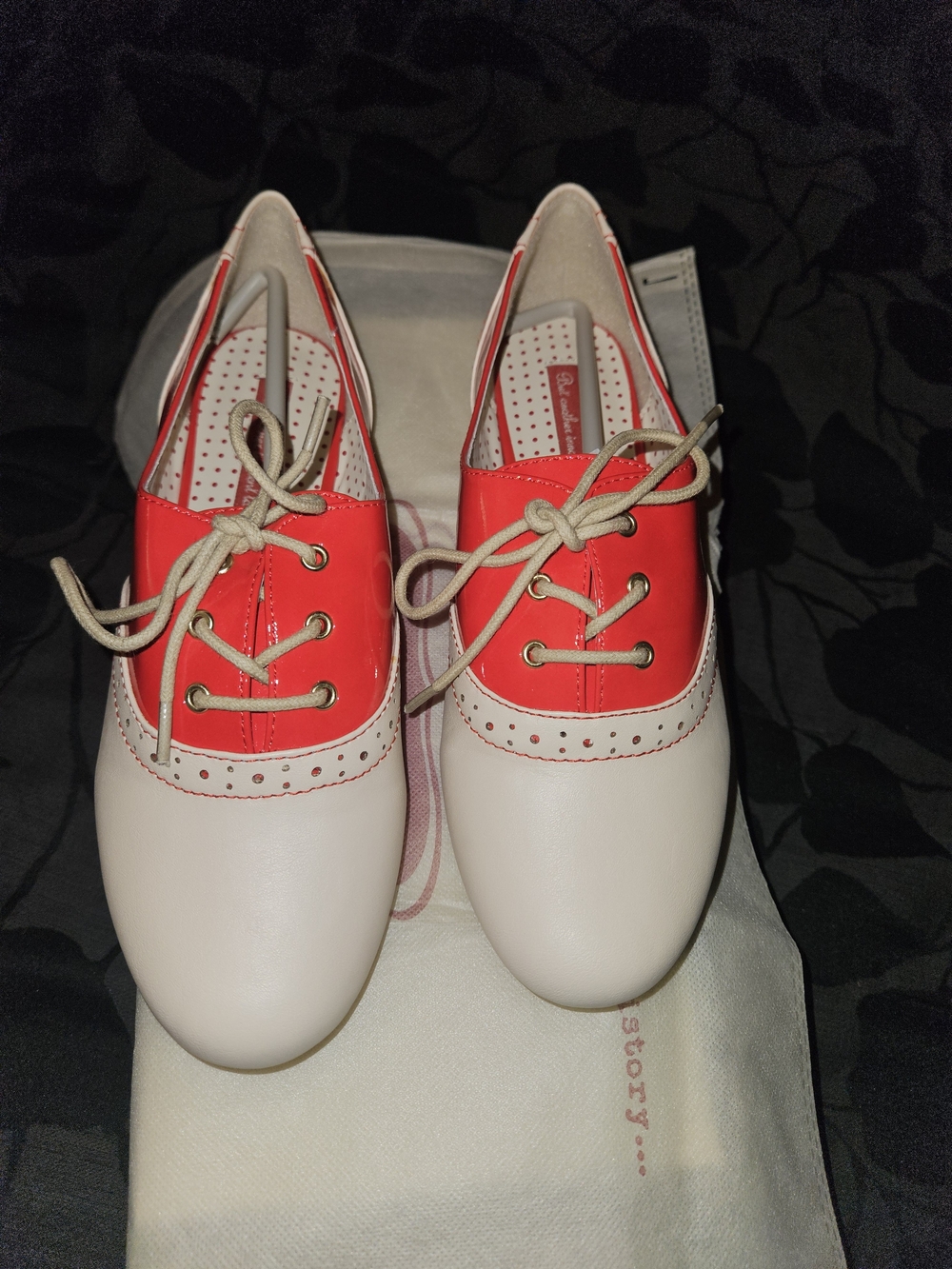 Women’s Two-Tone Lace-Up Oxfords in White and Red